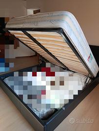 Letto matrimoniale con cassettone