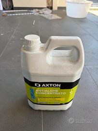 Prodotto antialghe per piscine