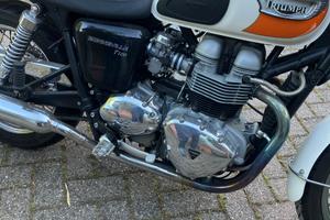 Triumph Bonneville 