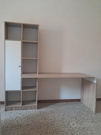 Scrivania con librerria