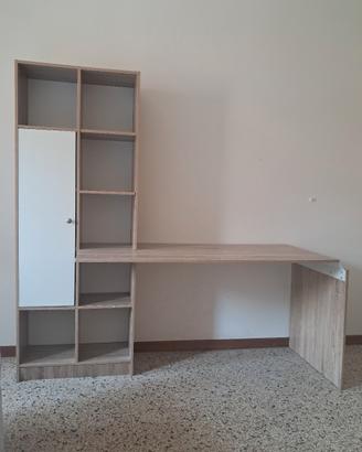 Scrivania con librerria