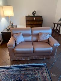 Divano in seta nuovo