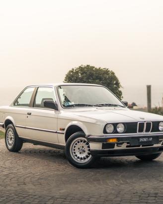BMW e30 318i coupè