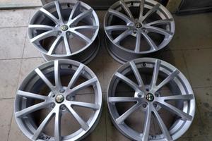 Cerchi in lega da 17 pollici alfa romeo modello ti