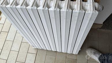 Due termosifoni in ghisa