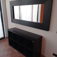 Specchio e mobile