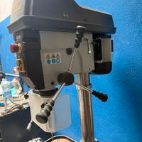 Trapano a colonna sega a nastro