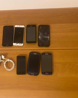 Lotto 7 Telefoni Smartphone  per Pezzi di Ricambio