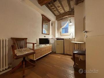 MONOLOCALE A PERUGIA