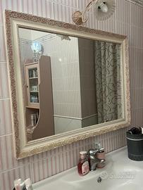 Specchio bianco e rosa