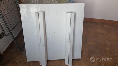 Tavolino in plastica