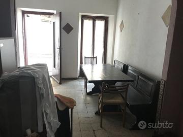 Palazzina su quattro livelli in pieno centro