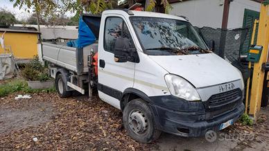 AUTOCARRO IVECO 70q con gru