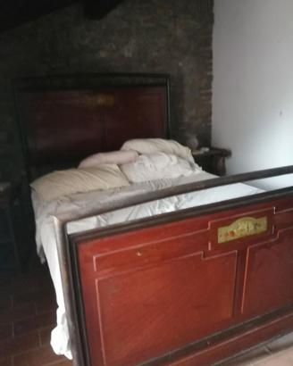letto antico metallo decorato inserti madreperla