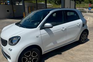 smart fourfour bianca trattabile per neopatentati