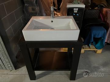 Lavabo e mobiletto bagno