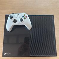 Xbox one usata con joystick e cinque giochi