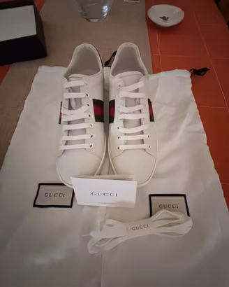 Scapre Gucci