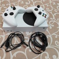 Xbox Series S, Xbox One S, 4 controller e 4 giochi