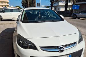 Opel Astra 2015 benzina gpl