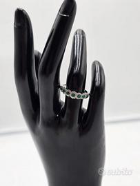 Anello in Oro Bianco con Diamanti e Smeraldi
