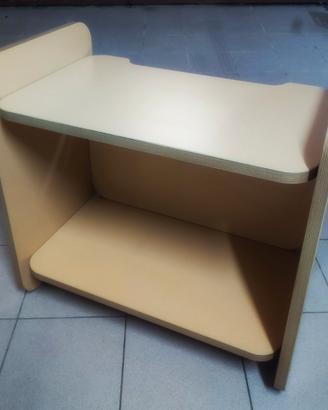 Scaffale basso in legno