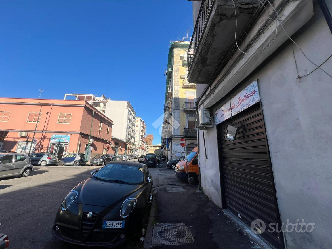 NEGOZIO A NAPOLI - Vista 2