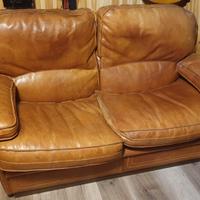 Divano e poltrona in vero cuoio vintage – Torino