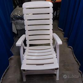 Sdraio da giardino in buono stato.