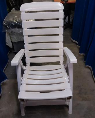 Sdraio da giardino in buono stato.