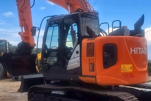 HITACHI ZX135US