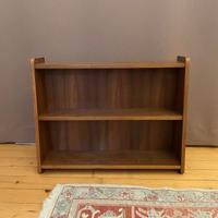 Piccola libreria / scaffale in legno