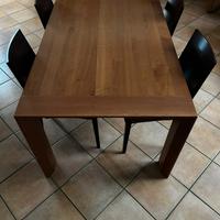 tavolo allungabile con 4 sedie