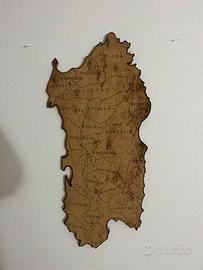 Sardegna in sughero lavorata a mano.