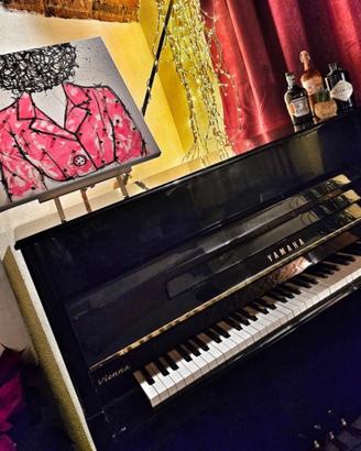 Pianoforte a muro Yamaha