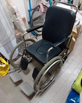 Carrozzina comoda ad autospinta