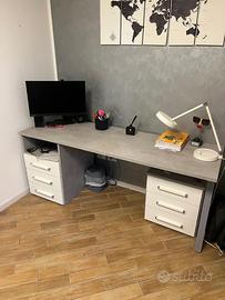 Scrivania + sedia da ufficio