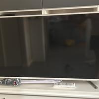 TV Samsung 40 pollici con cornice bianca