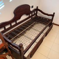 Letto singolo antico in legno massello