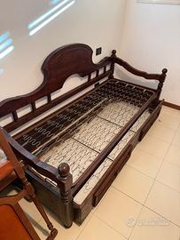 Letto singolo antico in legno massello