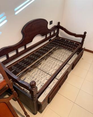 Letto singolo antico in legno massello