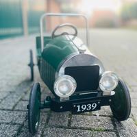 Auto a pedali in metallo per bambini