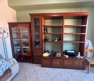 Vetrina e libreria in legno massello