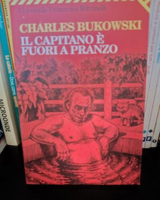 Libro "Il capitano è fuori a pranzo" di  Bukowski