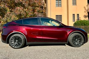 Tesla Model Y Long Range AWD - 4500€ accessori