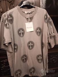 maglia grigia con croci 