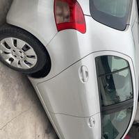 Toyota yaris 2006 pezzi di ricambio