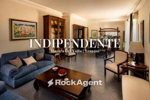 Casa indipendente di 308 m² con più di 5 locali e 