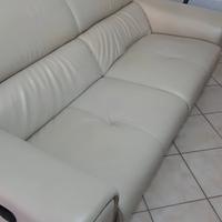 Divano in vera pelle motorizzato color beige 