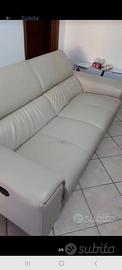 Divano in vera pelle motorizzato color beige 
